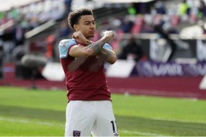  阿森纳终结切尔西，十人作战守住胜局  