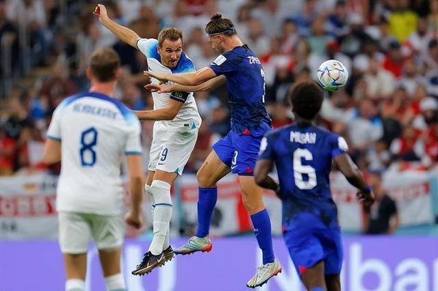  斯特林与切尔西续约五年，周薪降至二十万英镑  