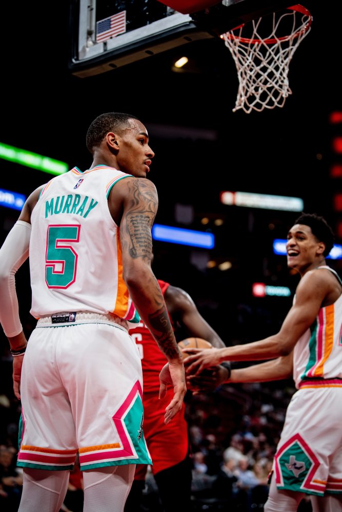  湖人惨败国王跌出附加赛区  