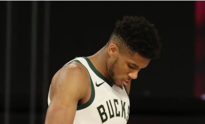  字母哥暴扣统治内线，雄鹿轻取魔术迎连胜  